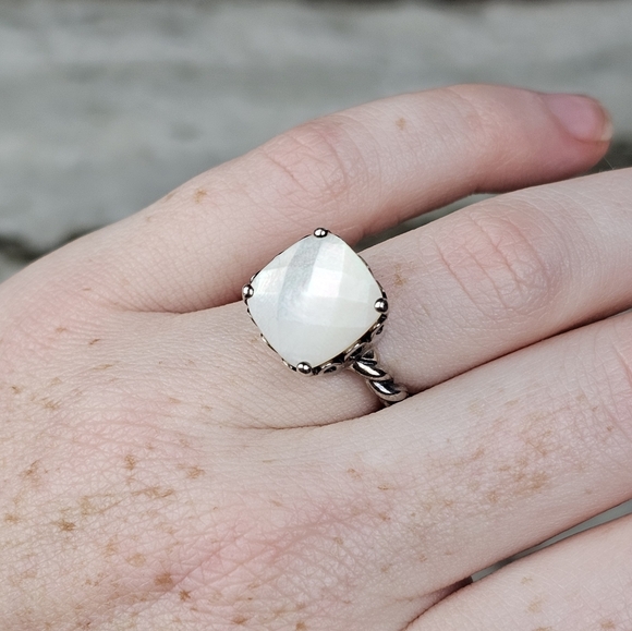 PANDORA Retired Serenity Mother of Pearl Ring - Picture 6 of 9